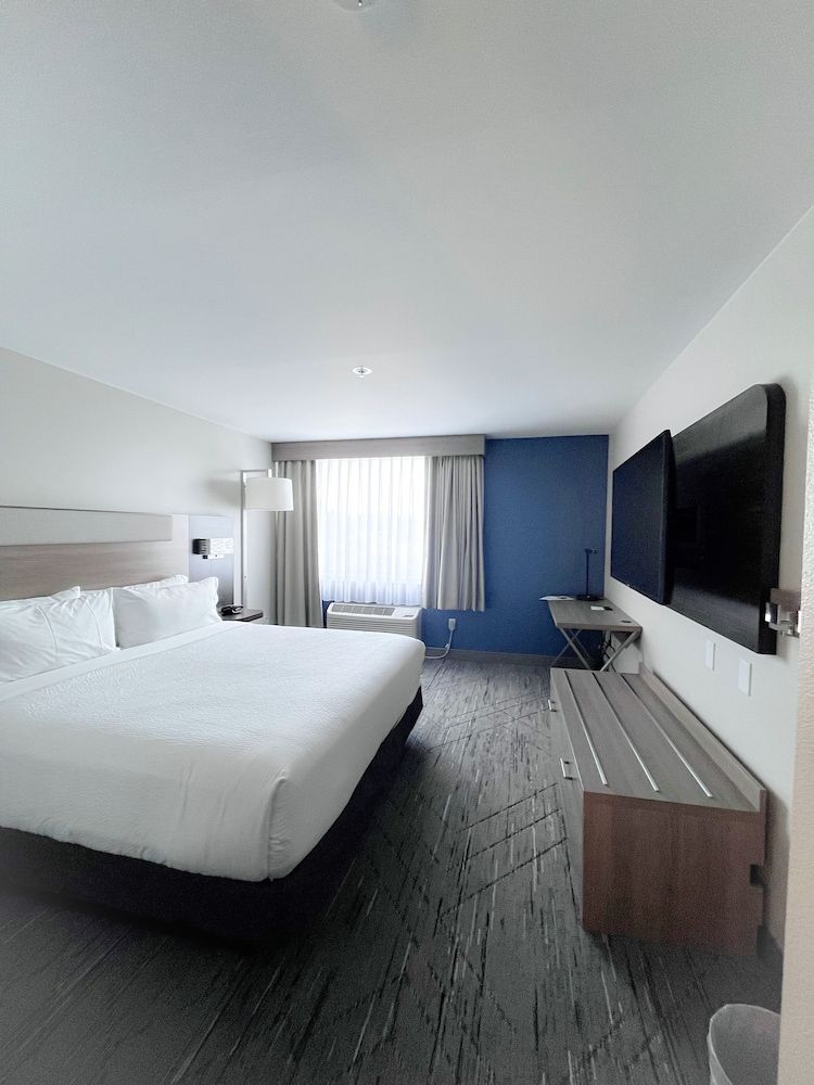 Holiday Inn Express Federal Way Seattle South by IHG Standard Room