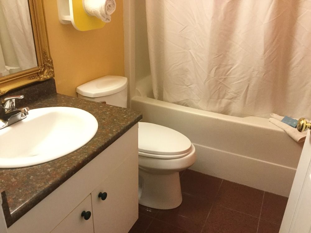 Riverside Motel Comfort Room, 2 Queen Beds, Mountain View 6