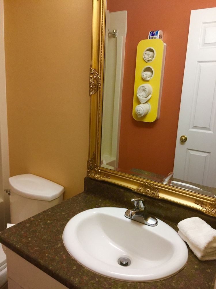 Riverside Motel Comfort Room, 2 Queen Beds, Mountain View 8