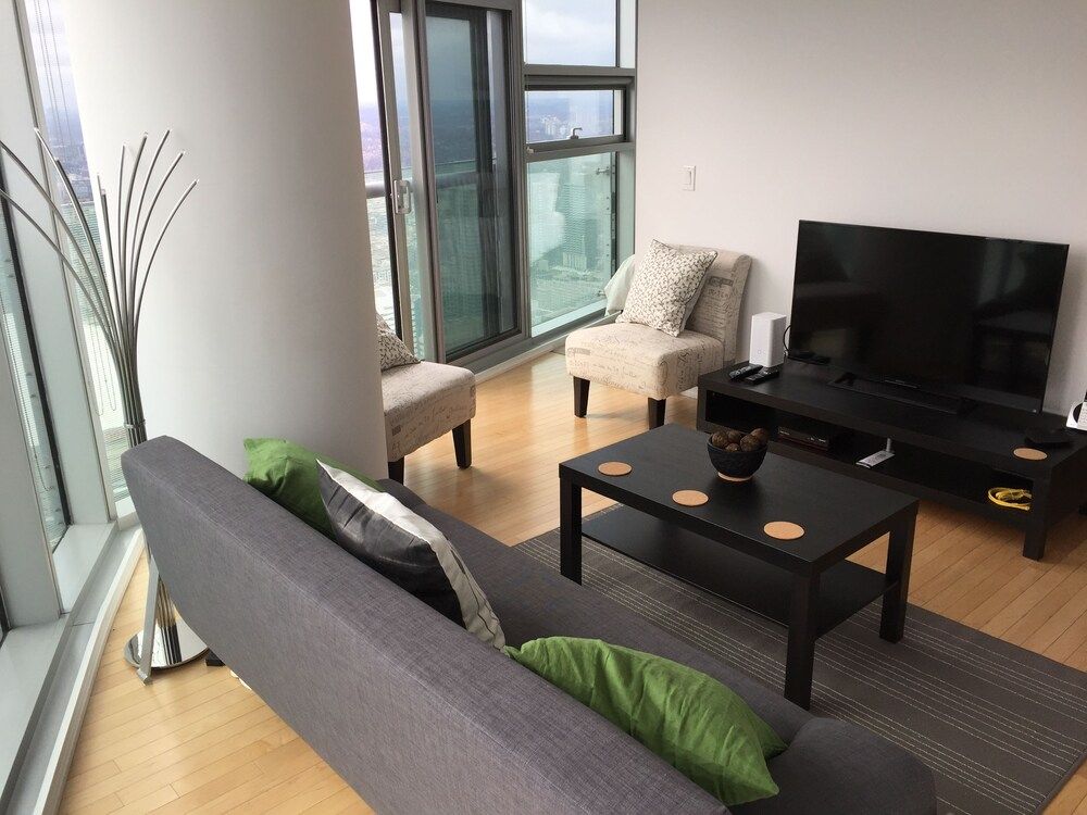 iHost Suites City Condo, 2 Bedrooms, Kitchen, City View 2