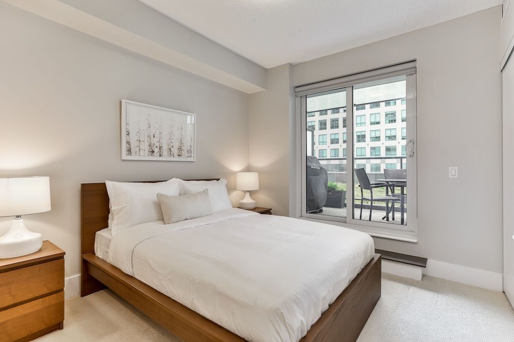 QuickStay - Breathtaking 3-Bedroom in the Heart of Downtown Deluxe Apartment, 3 Bedrooms, City View 4