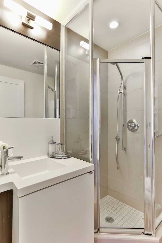 QuickStay - Breathtaking 3-Bedroom in the Heart of Downtown Deluxe Apartment, 3 Bedrooms, City View 6