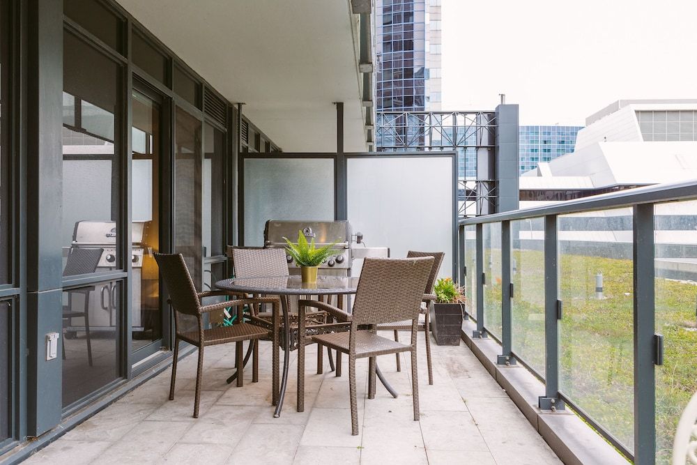 QuickStay - Breathtaking 3-Bedroom in the Heart of Downtown Deluxe Apartment, 3 Bedrooms, City View 5