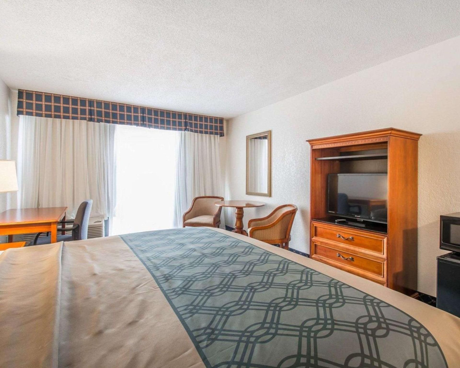 1 King Bed Accessible