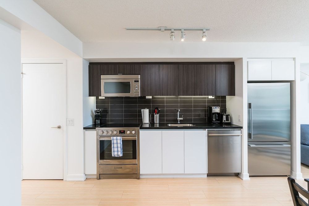 undefined Bright 2 Bed Lakeview Suite