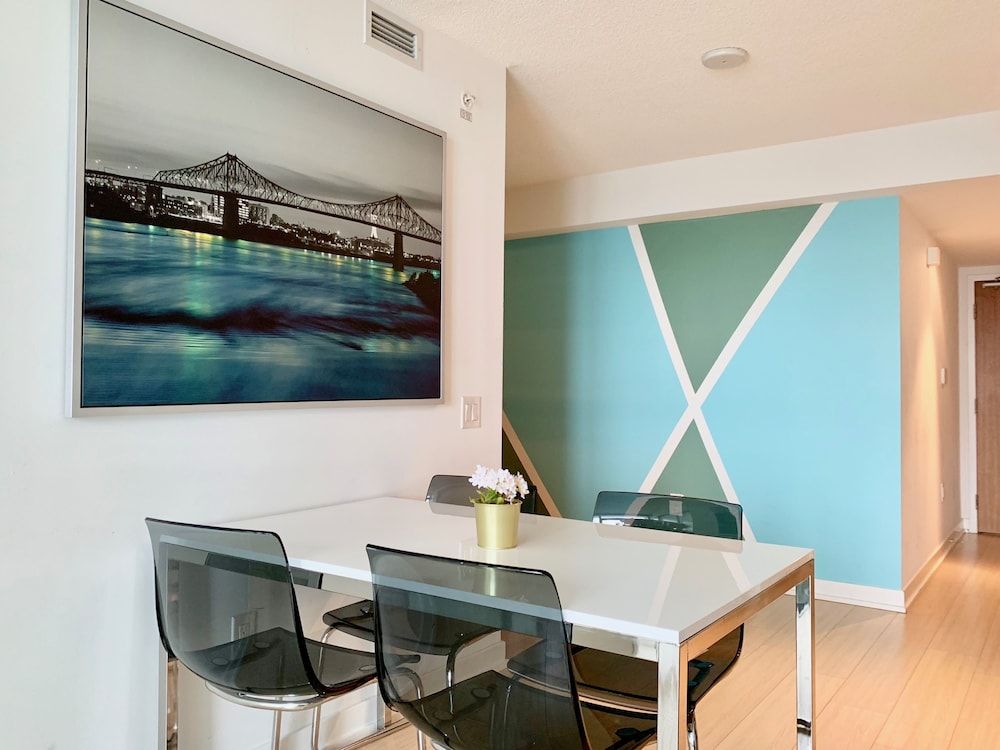 undefined Bright 2 Bed Lakeview Suite 7