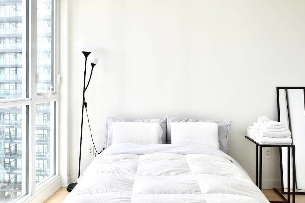 undefined Bright 2 Bed Lakeview Suite 6
