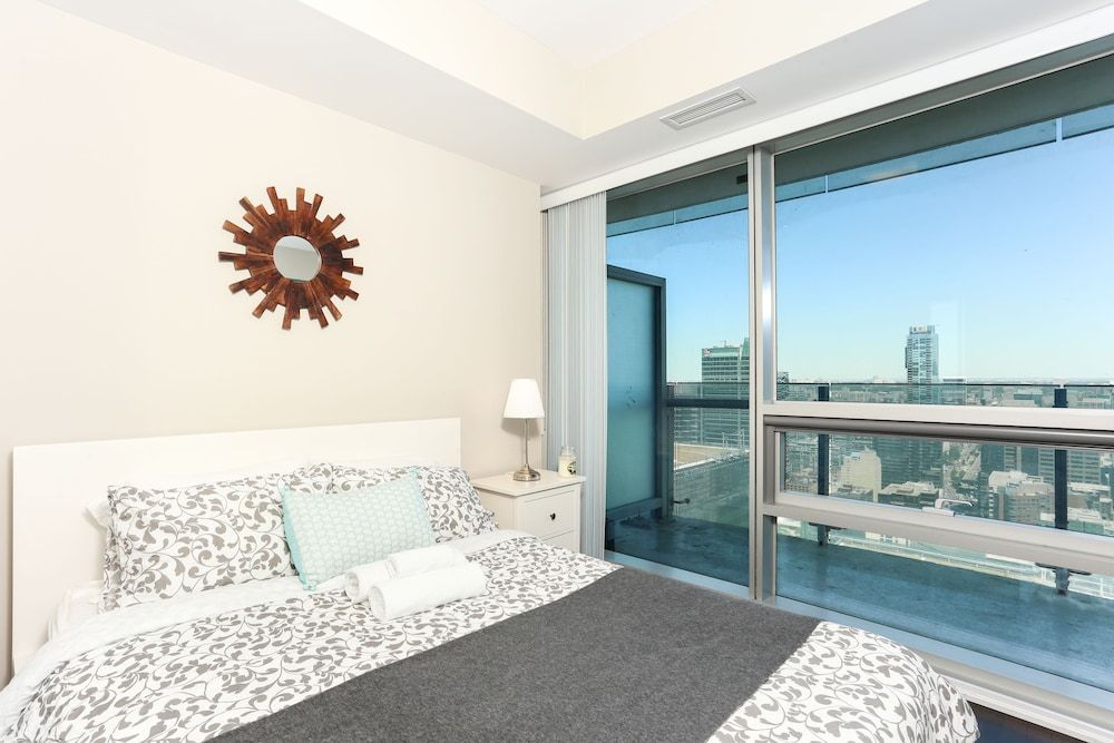 undefined Platinum Suites - Modern Luxury High Rise Condo 5