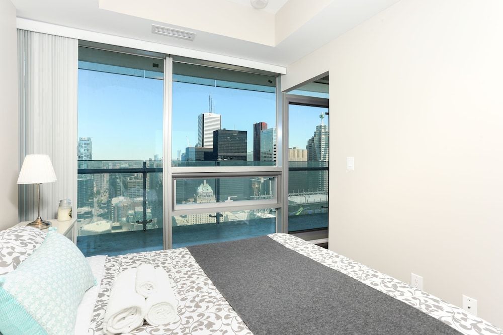undefined Platinum Suites - Modern Luxury High Rise Condo 6