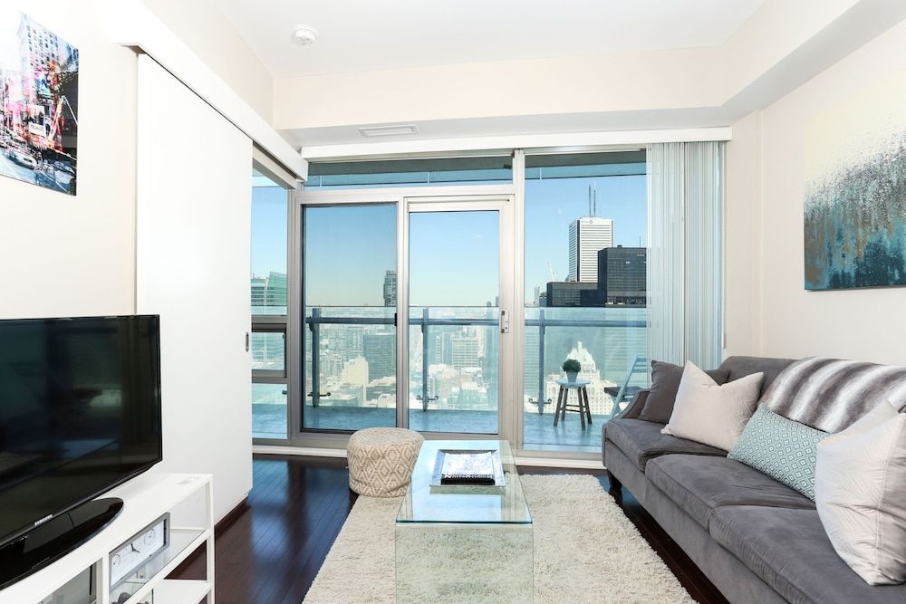 undefined Platinum Suites - Modern Luxury High Rise Condo 10