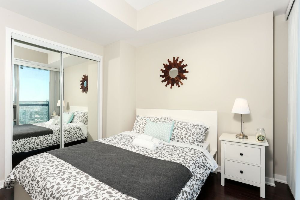undefined Platinum Suites - Modern Luxury High Rise Condo 4