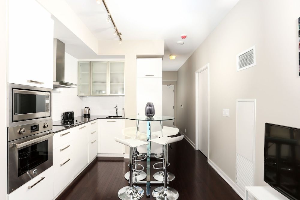 undefined Platinum Suites - Modern Luxury High Rise Condo 7