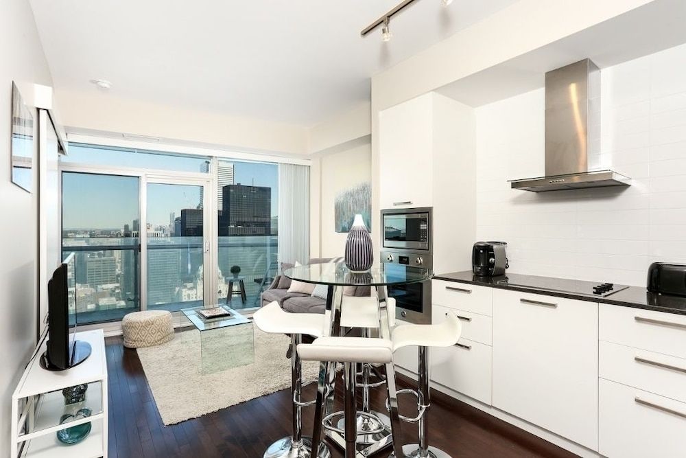 undefined Platinum Suites - Modern Luxury High Rise Condo 3