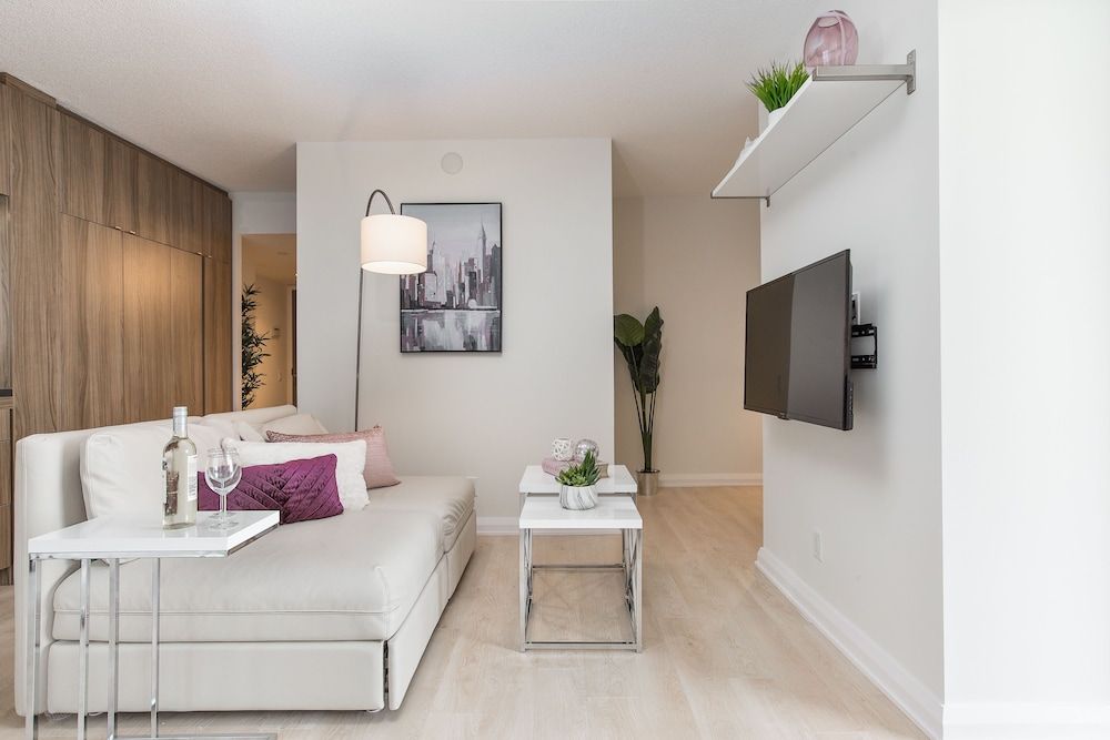 QuickStay - Enchantment in Yorkville - Yonge & Bloor Condo, 1 Queen Bed with Sofa bed 15