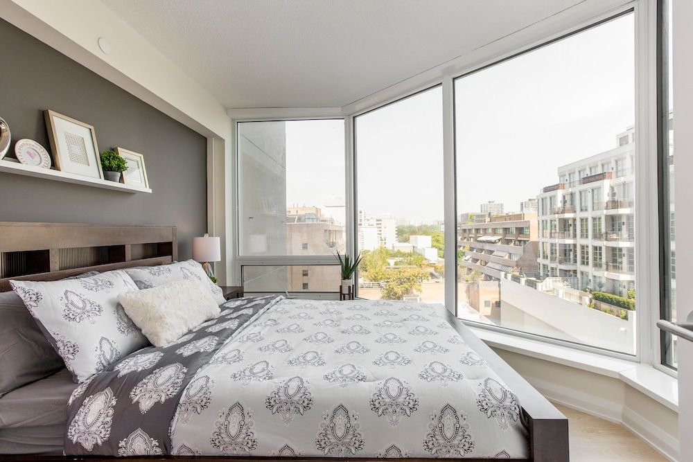 QuickStay - Enchantment in Yorkville - Yonge & Bloor Condo, 1 Queen Bed with Sofa bed 2
