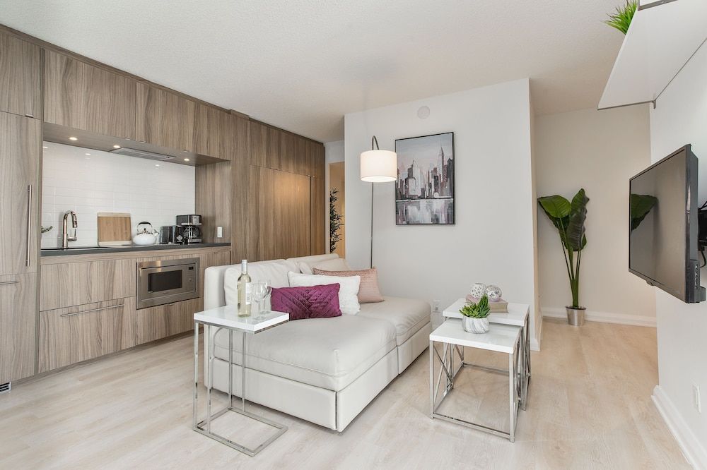 QuickStay - Enchantment in Yorkville - Yonge & Bloor Condo, 1 Queen Bed with Sofa bed 6