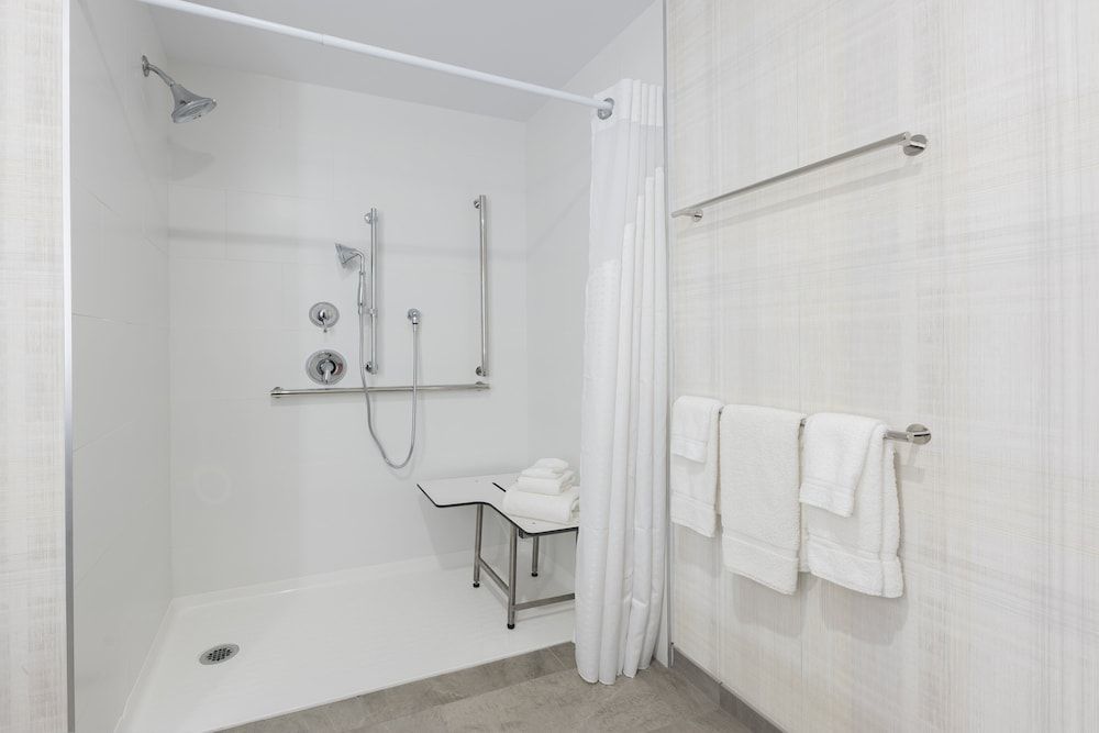 Standard Room, 2 Queen Beds, Accessible (Roll-in Shower)