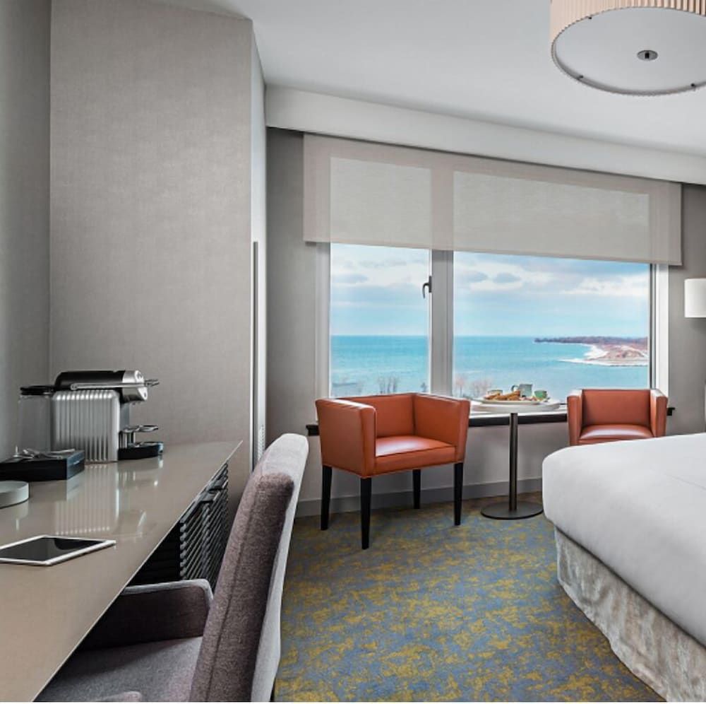 Hotel X Toronto, a Destination by Hyatt Hotel Room, 1 King Bed, Lake View 2