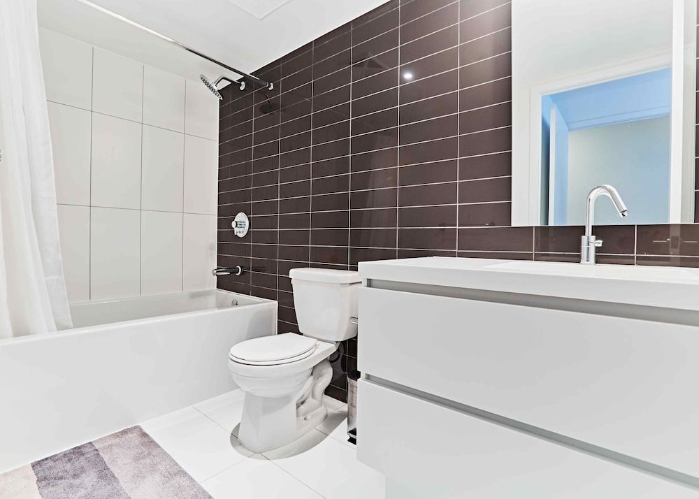 Beautiful Home by Rogers Centre Design Condo, 1 Bedroom, Kitchenette, City View 10
