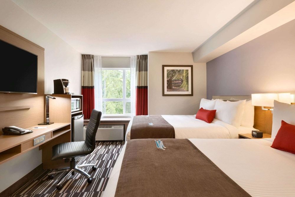Room, 2 Queen Beds, Non Smoking, View (Rainforest View)