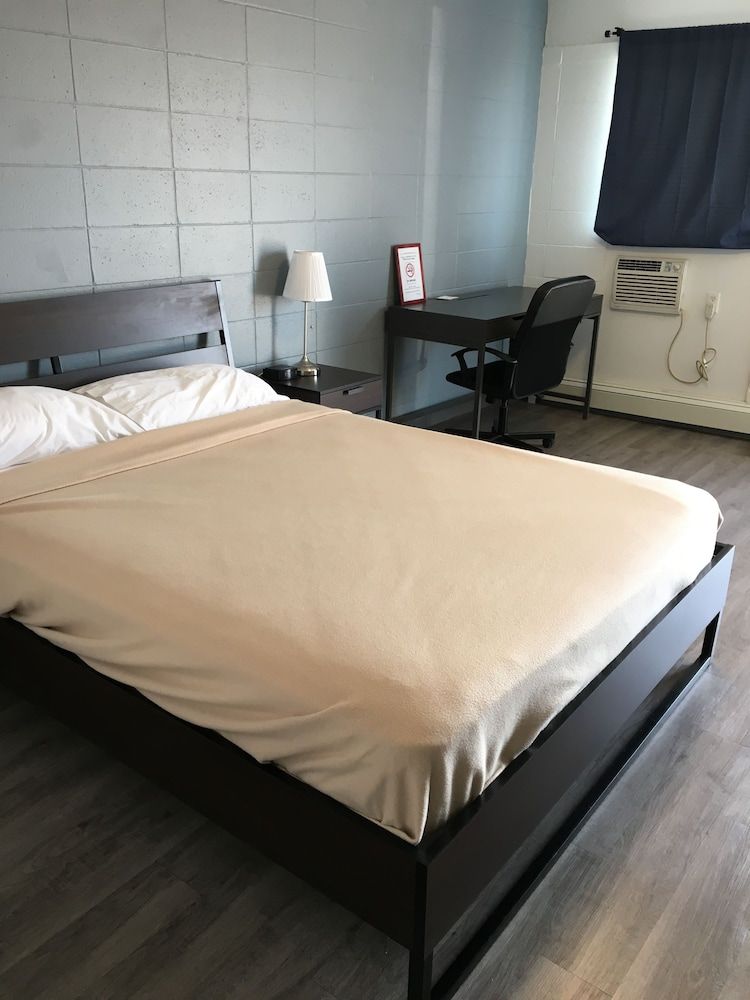 Room, 1 Queen Bed, Non Smoking (Efficiency)