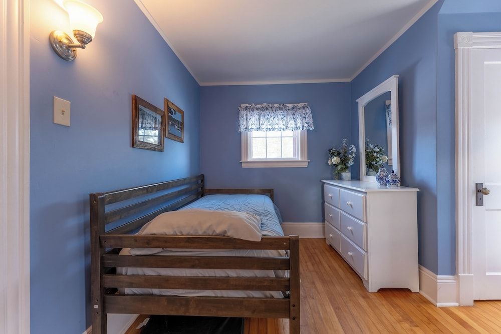 Dominion Hill Country Inn Grand Cottage, 2 Bedrooms, Fireplace, Garden Area 3