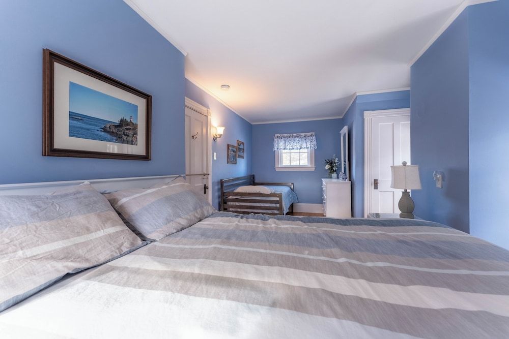 Dominion Hill Country Inn Grand Cottage, 2 Bedrooms, Fireplace, Garden Area 5