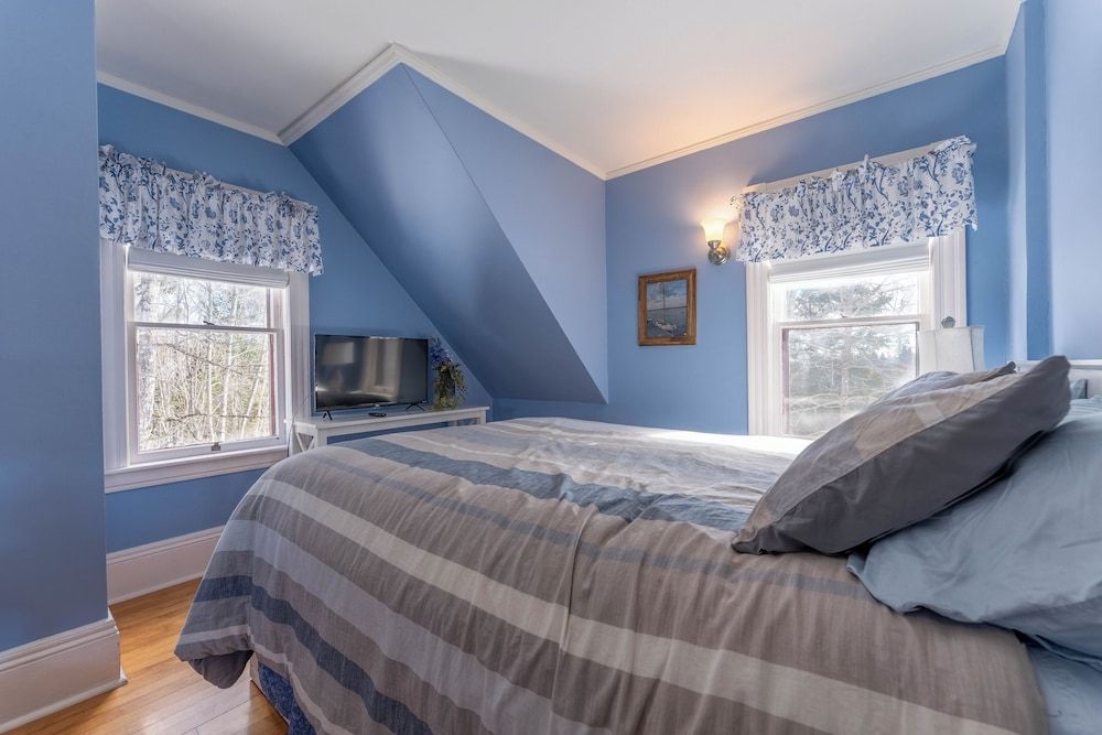 Dominion Hill Country Inn Grand Cottage, 2 Bedrooms, Fireplace, Garden Area 2