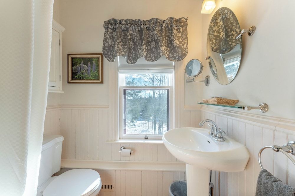 Dominion Hill Country Inn Grand Cottage, 2 Bedrooms, Fireplace, Garden Area 14