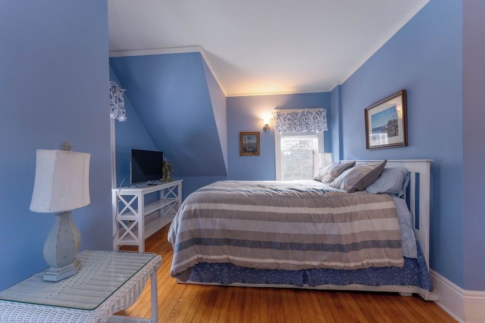 Dominion Hill Country Inn Grand Cottage, 2 Bedrooms, Fireplace, Garden Area 4