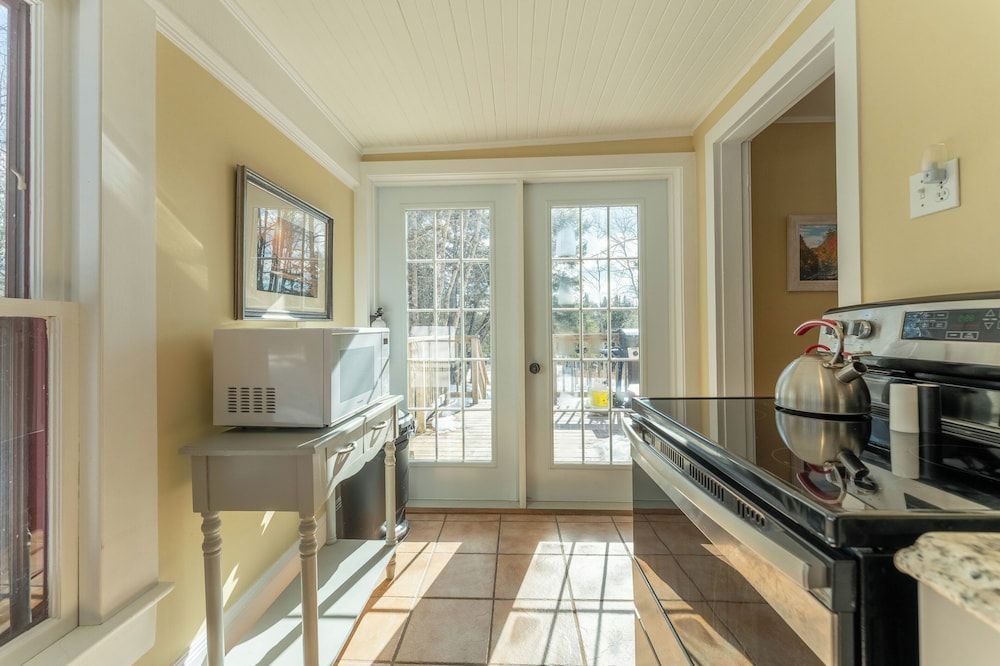 Dominion Hill Country Inn Grand Cottage, 2 Bedrooms, Fireplace, Garden Area 10