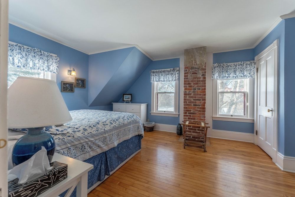 Dominion Hill Country Inn Grand Cottage, 2 Bedrooms, Fireplace, Garden Area 7