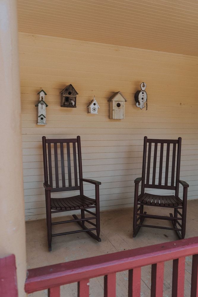 Dominion Hill Country Inn Grand Cottage, 2 Bedrooms, Fireplace, Garden Area 12