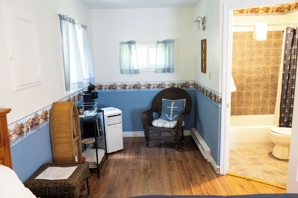 Dominion Hill Country Inn Standard Cabin, 1 Queen Bed, Garden Area 9