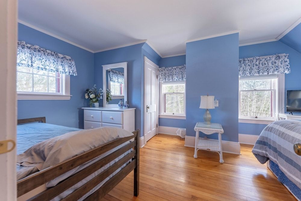 Dominion Hill Country Inn Grand Cottage, 2 Bedrooms, Fireplace, Garden Area