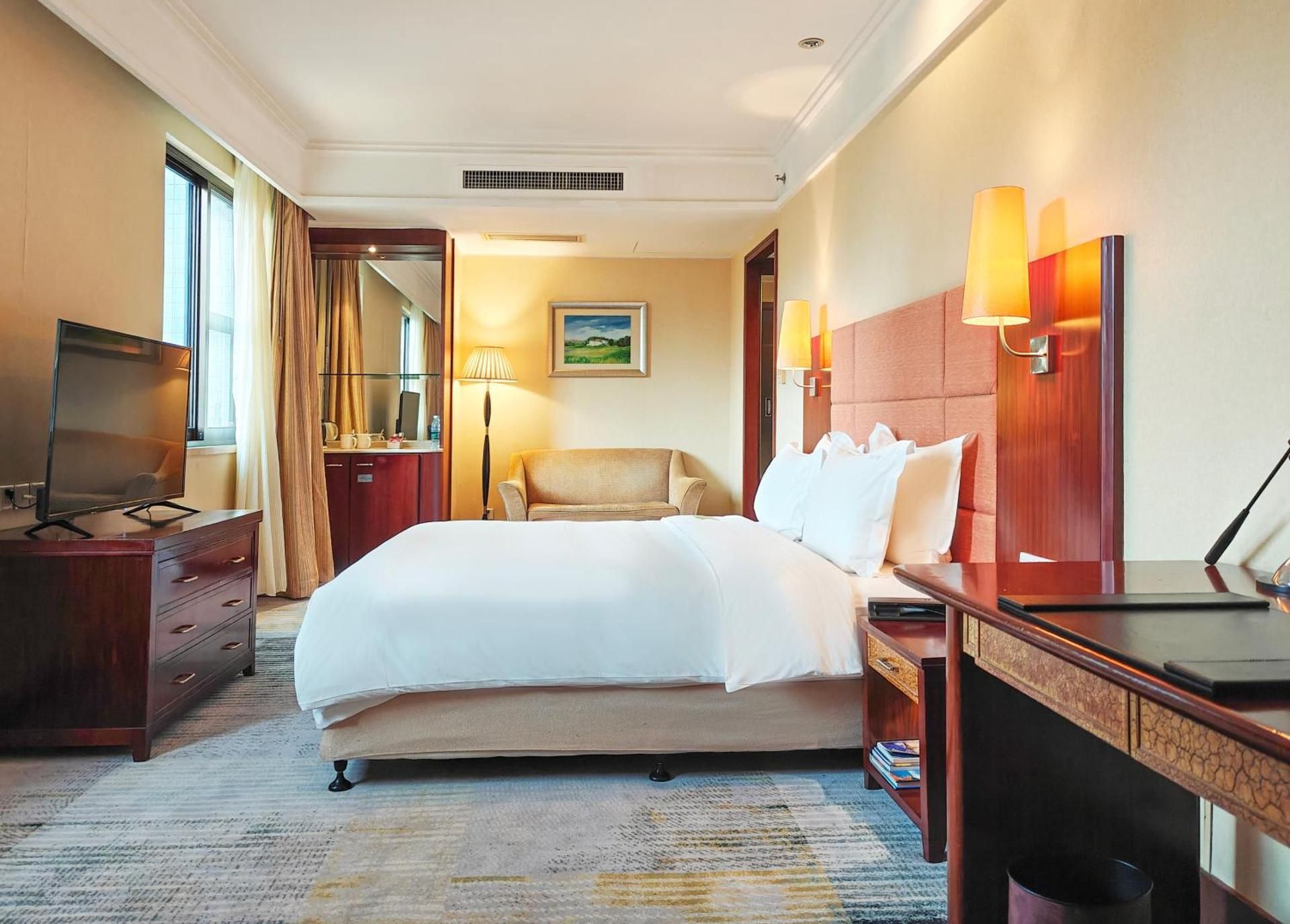 1 King Premium Lounge Access