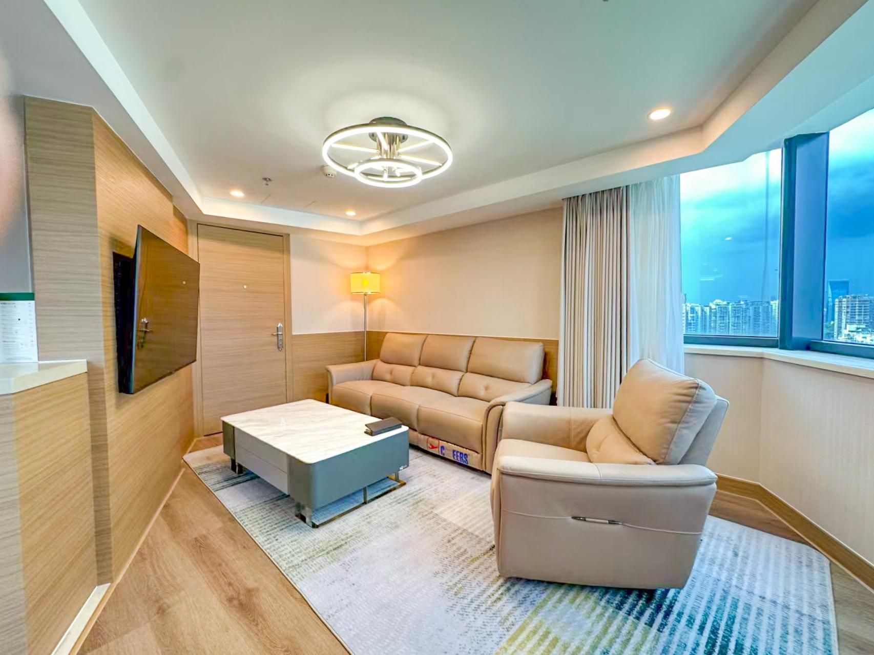 1 Bedroom Suite Dining