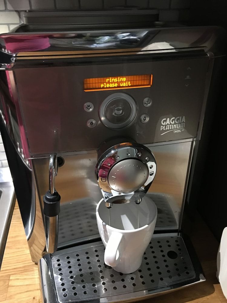 undefined Beautiful 4BR Downtown House, Sleeps 10 8