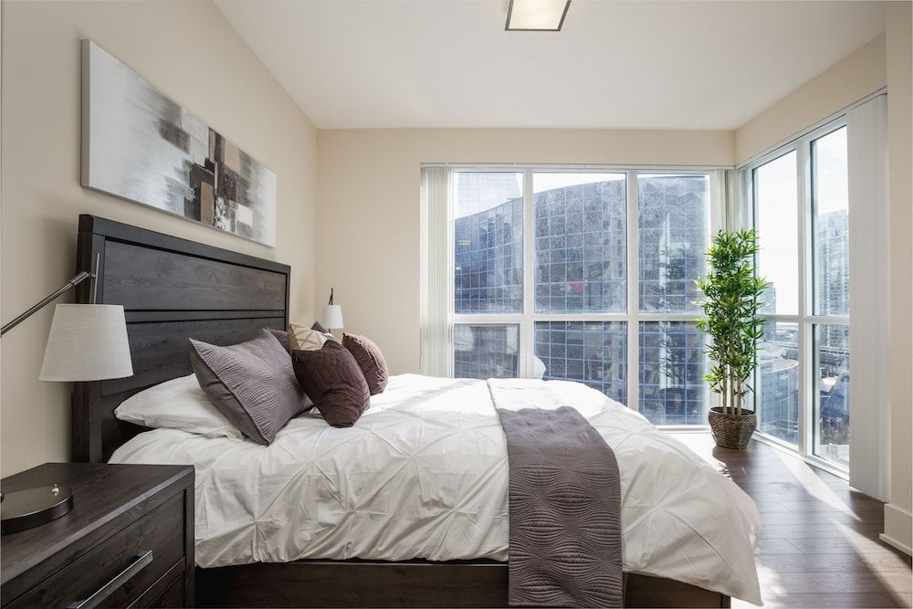 QuickStay - Gorgeous 2-Bedroom in the Heart of Downtown Condo, 2 Bedrooms 6