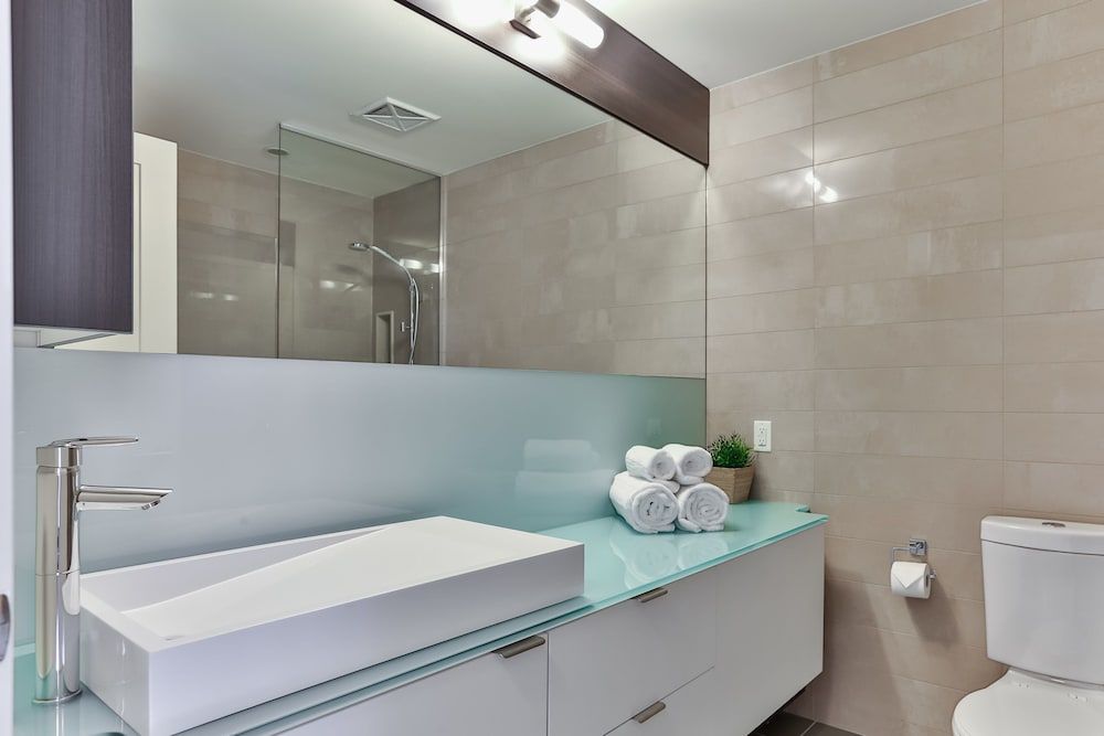 QuickStay - Gorgeous 2-Bedroom in the Heart of Downtown Condo, 2 Bedrooms 14