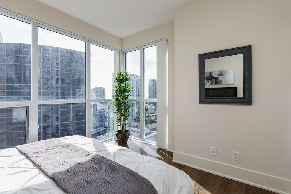QuickStay - Gorgeous 2-Bedroom in the Heart of Downtown Condo, 2 Bedrooms 17