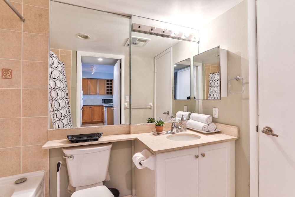 Executive High Rise Suite Executive Condo, 1 Queen Bed, Non Smoking, City View 15