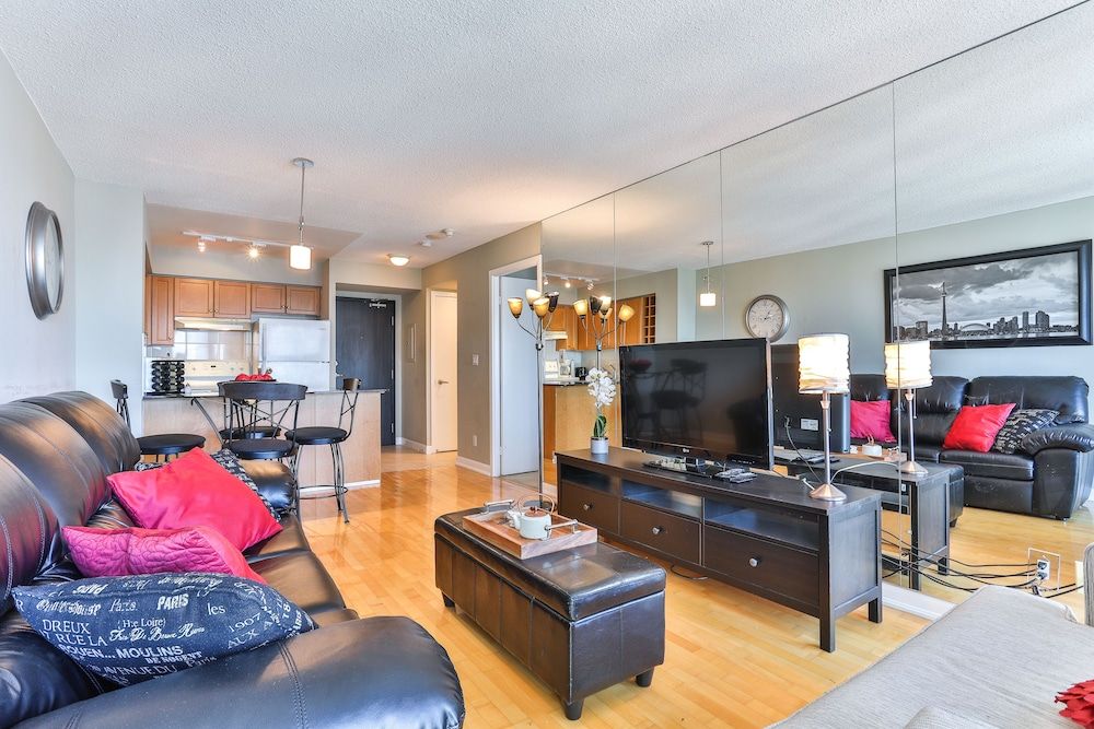 Executive High Rise Suite Executive Condo, 1 Queen Bed, Non Smoking, City View 13