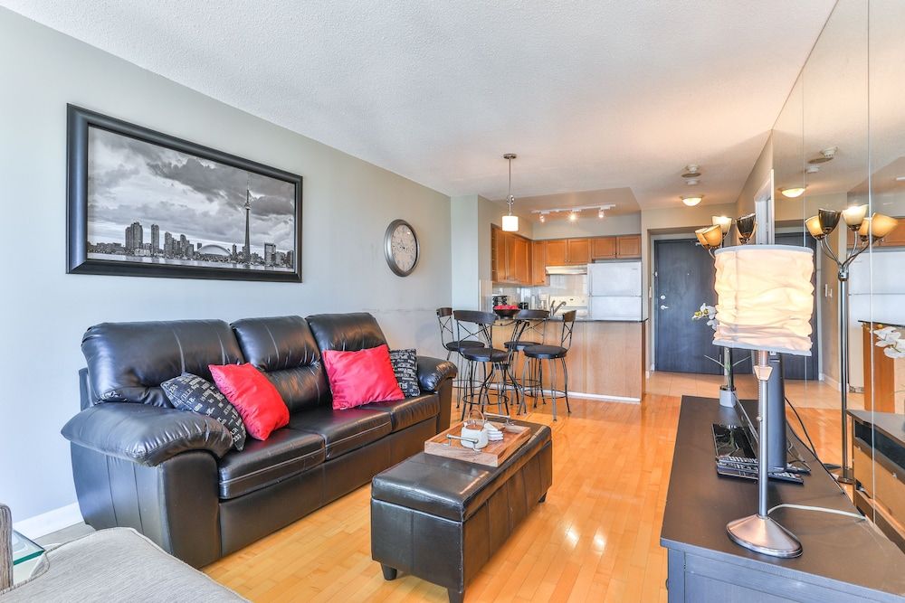 Executive High Rise Suite Executive Condo, 1 Queen Bed, Non Smoking, City View 12
