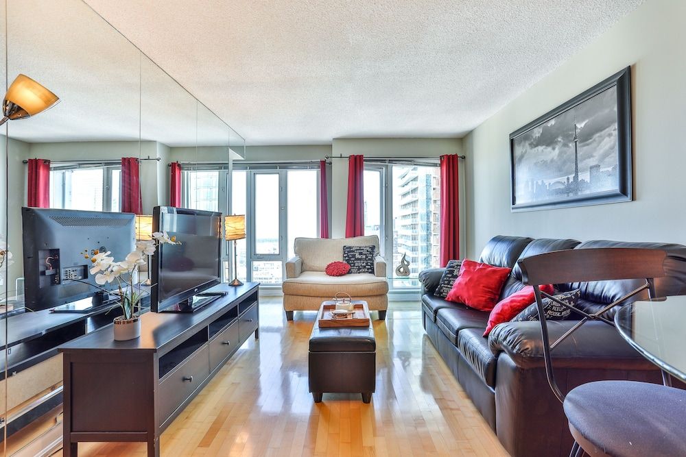 Executive High Rise Suite Executive Condo, 1 Queen Bed, Non Smoking, City View 10