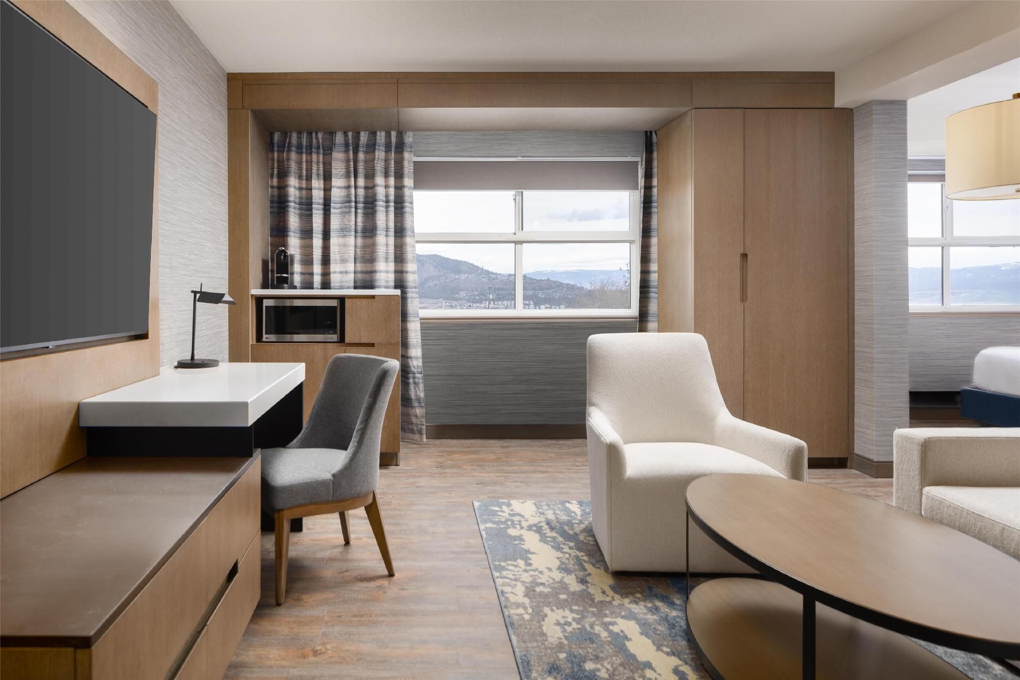 1 KING STUDIO SUITE W/SOFABED