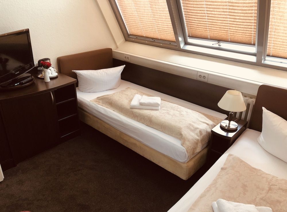 Upper Room Hotel Kurfurstendamm Economy Twin Room 3