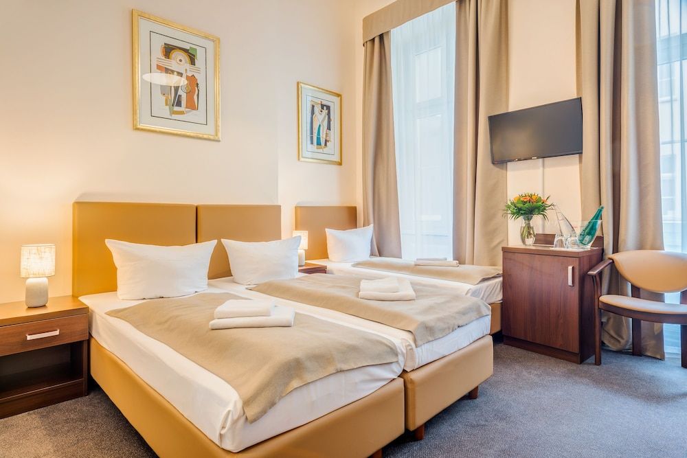 undefined Upper Room Hotel Kurfurstendamm 4