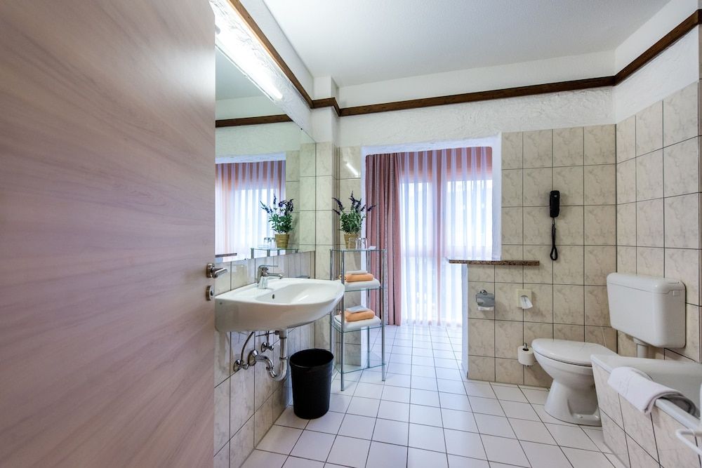 Contel Hotel Koblenz Double or Twin Room 6