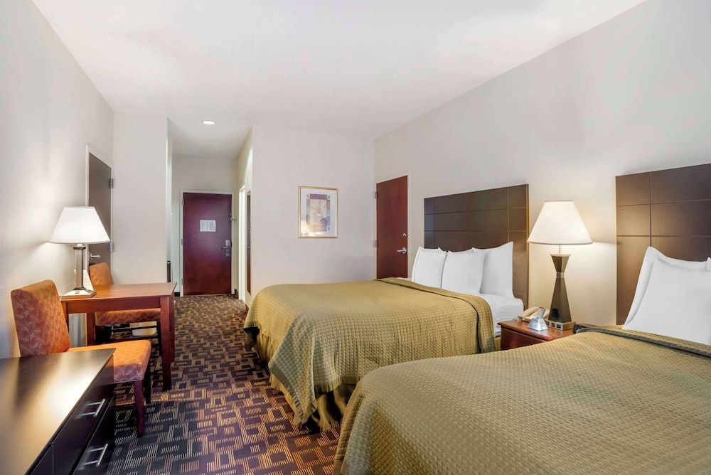 Best Western Carowinds Standard Room, 2 Queen Beds, Accessible, Non Smoking (Walk-in Shower) 2